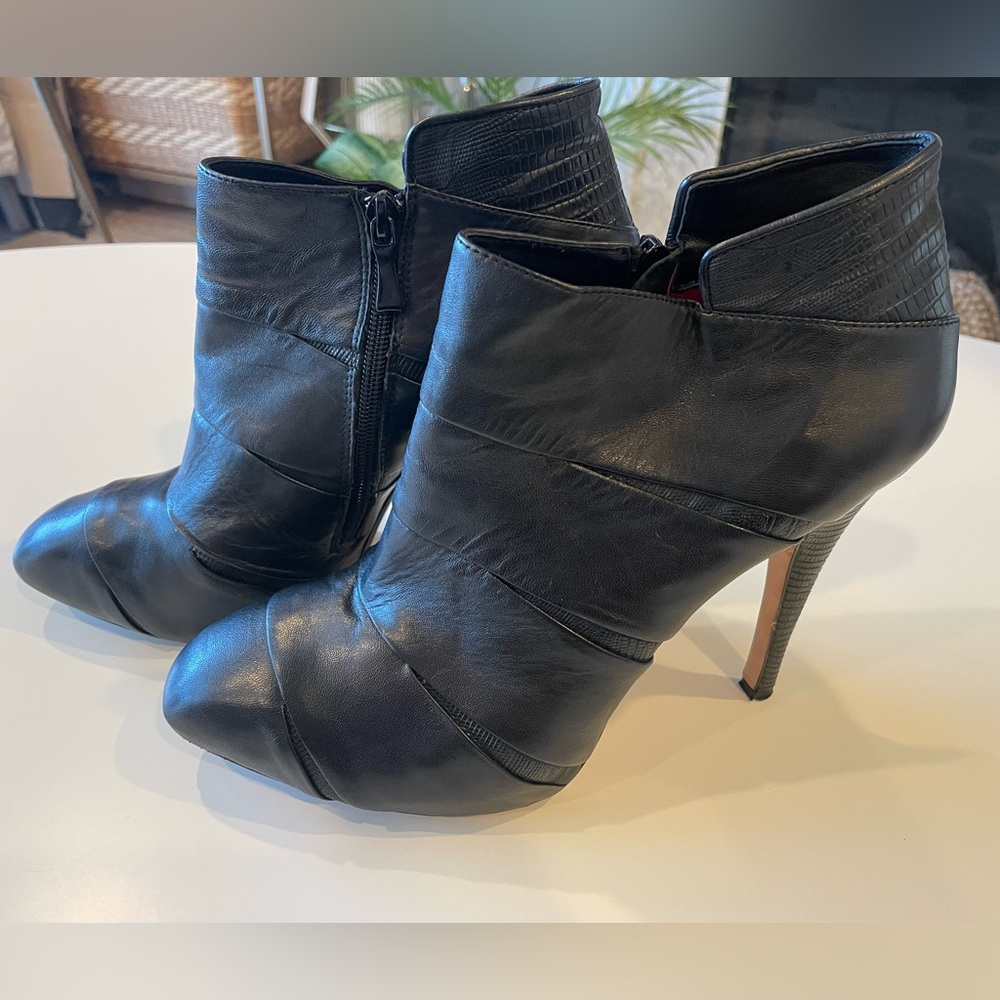 Max Studio ankle boots, black leather size 11